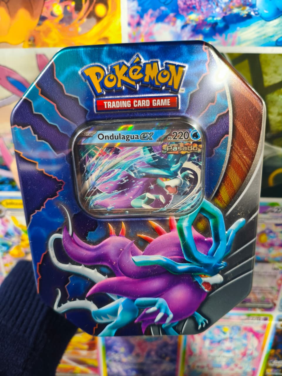 Tin Pokemon Ondulagua EX Español